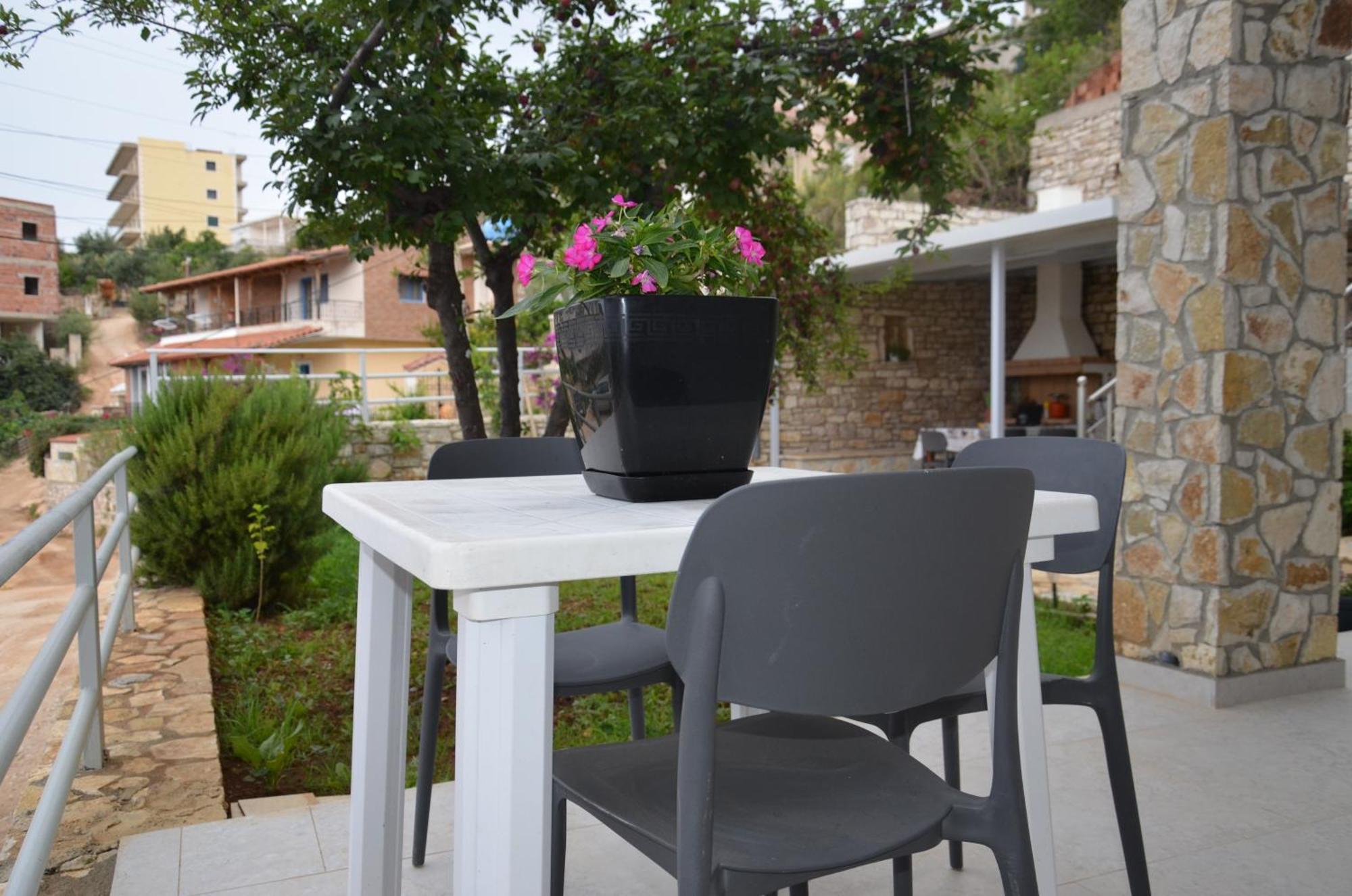 Harmonia Guest House 2 Himare Esterno foto