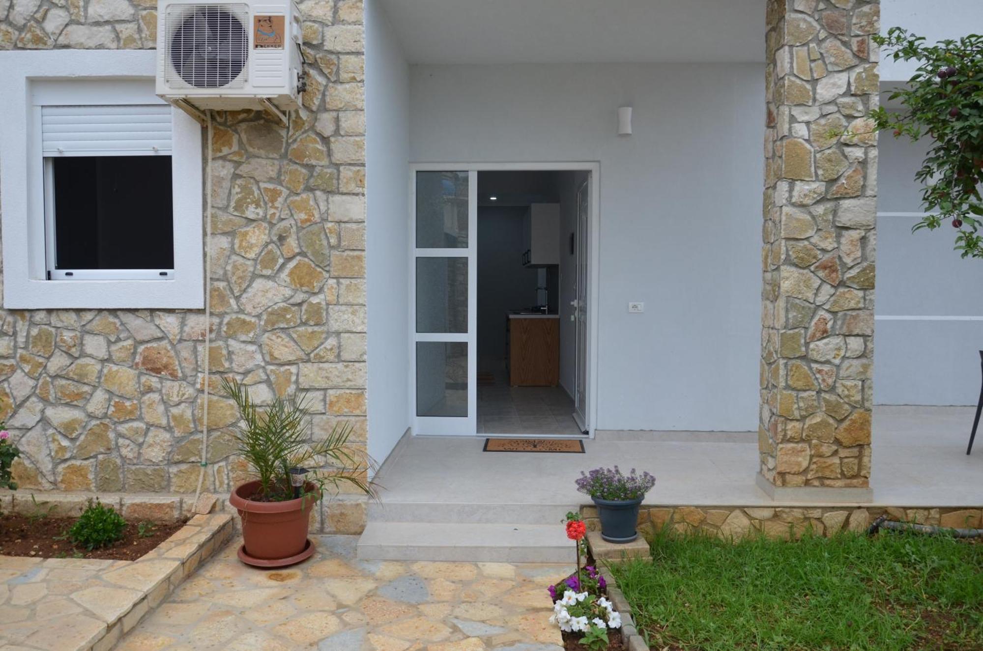 Harmonia Guest House 2 Himare Esterno foto